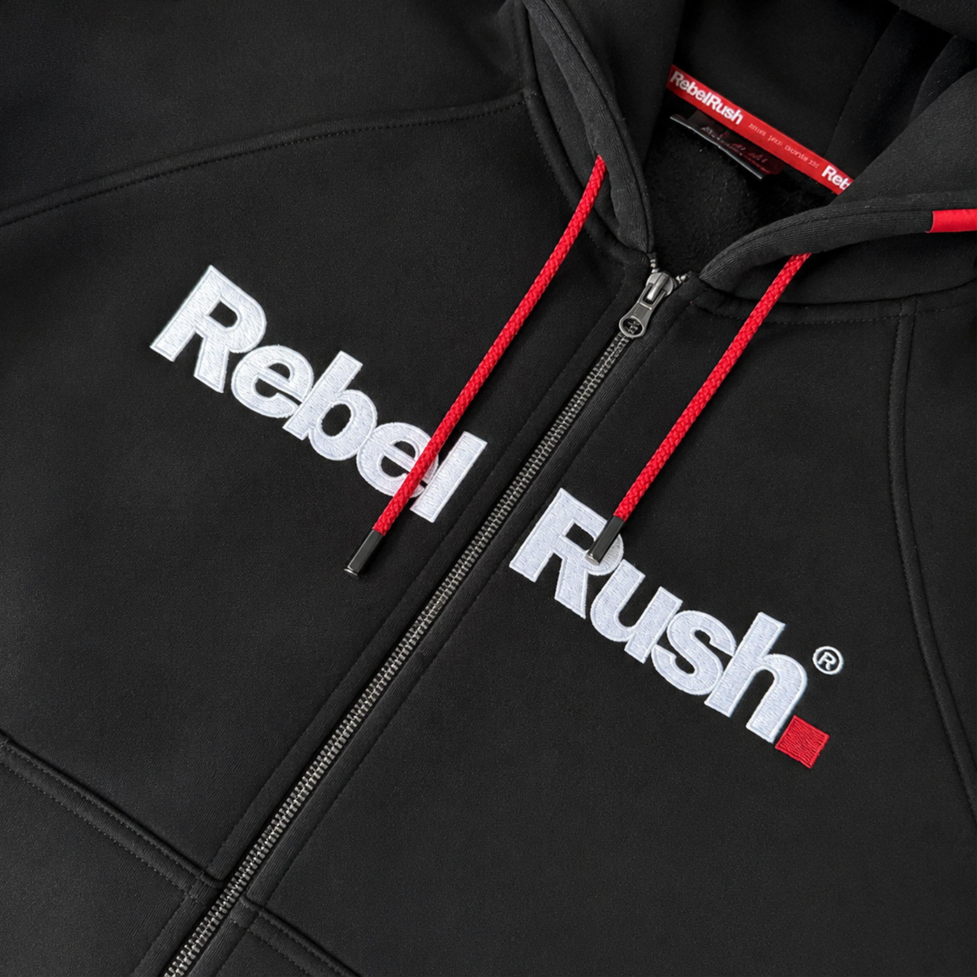 RebelRush NightGlow™ ZIP Hoodie 2.0 — detal safepocket i wykończenia premium